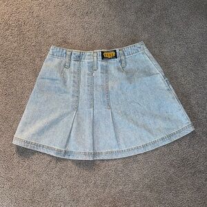 Vintage light wash denim mini skirt 🩵
